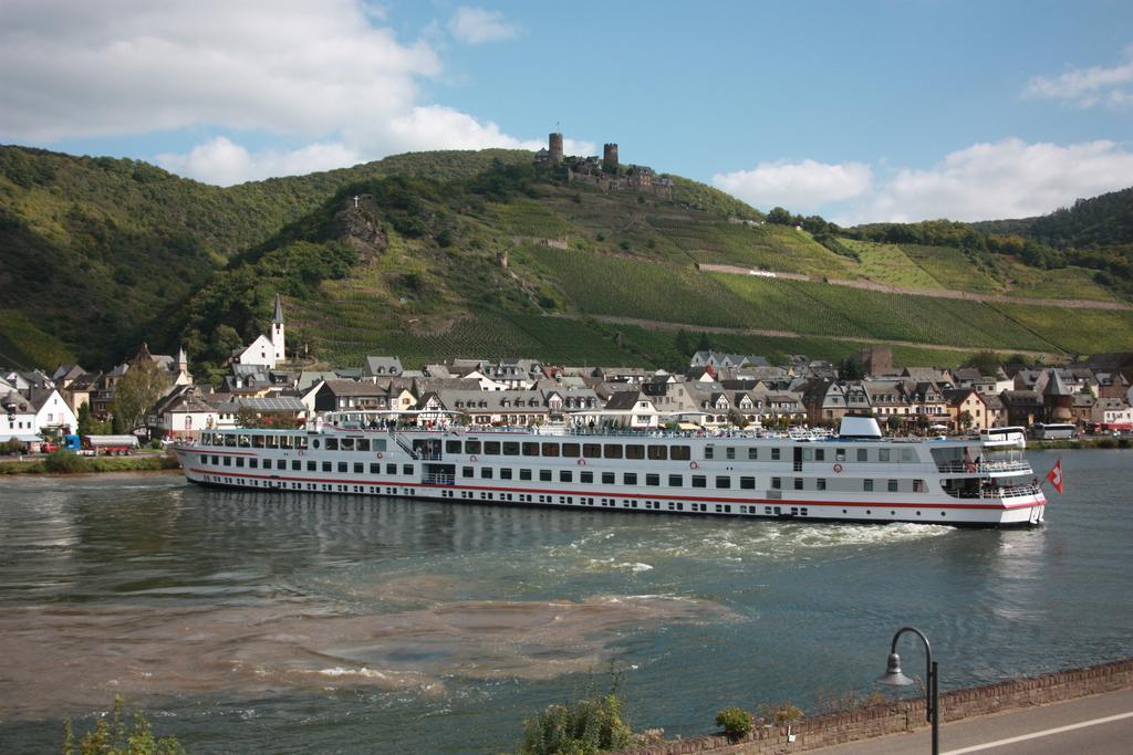 Gaestehaus Burgberg, Weinhaus Fries Kattenes Exterior foto