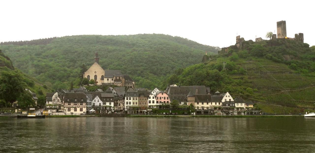 Gaestehaus Burgberg, Weinhaus Fries Kattenes Exterior foto