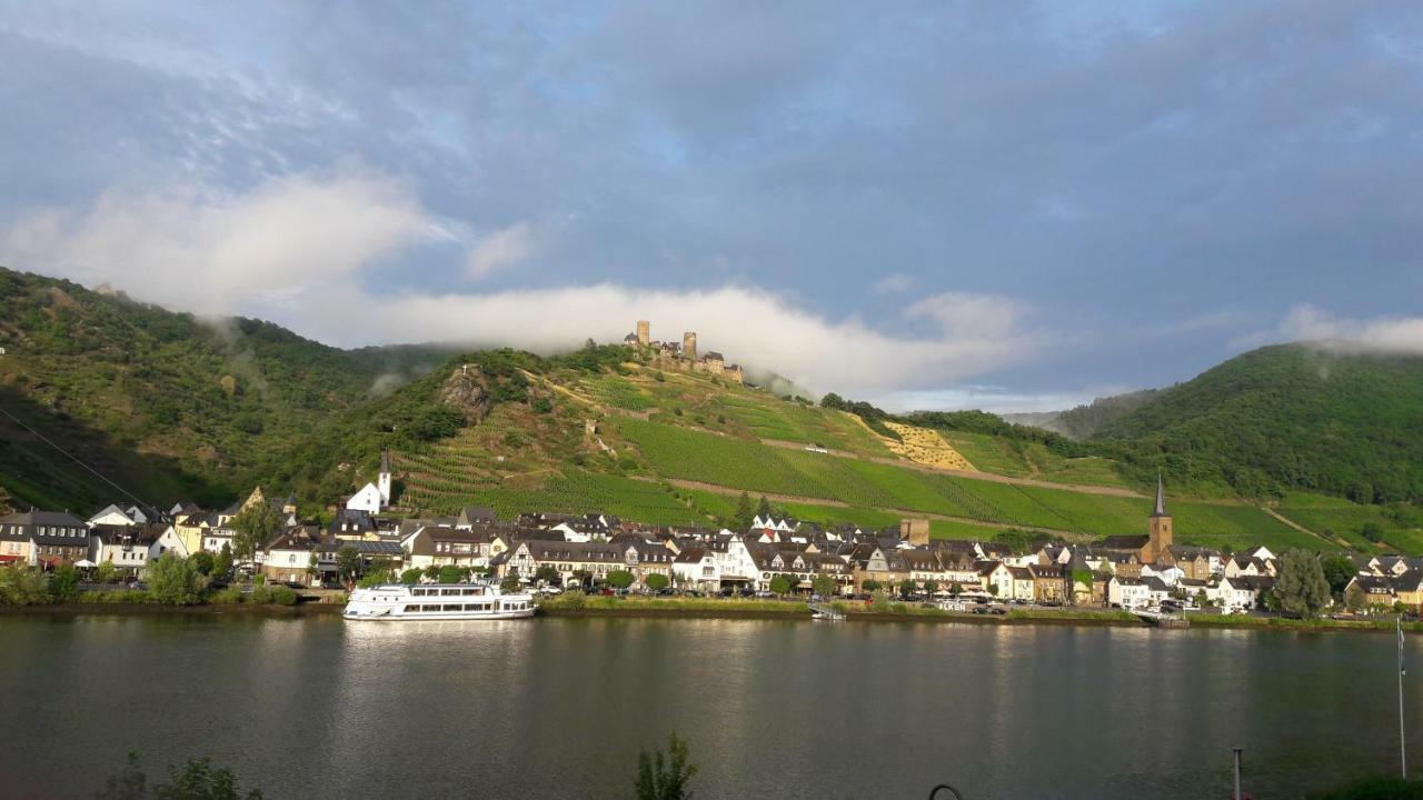 Gaestehaus Burgberg, Weinhaus Fries Kattenes Exterior foto