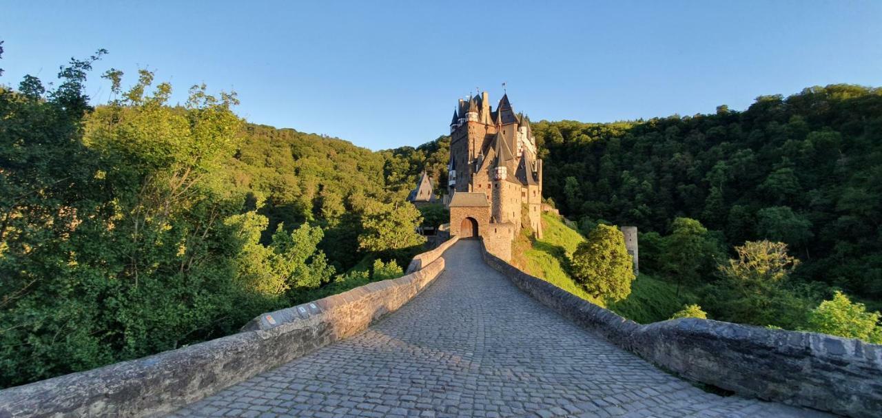 Gaestehaus Burgberg, Weinhaus Fries Kattenes Exterior foto